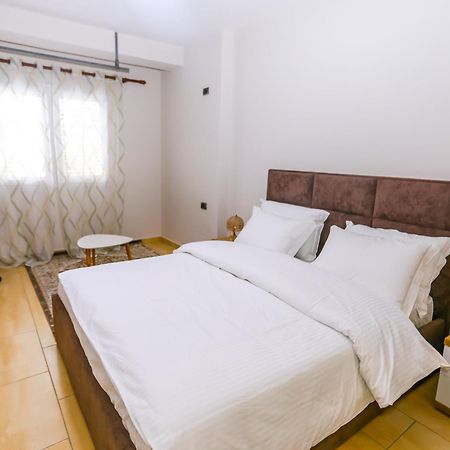 Apartamento Viatirana By Shqiptrip Exterior foto